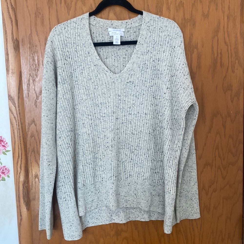V-NECK SWEATER, NORDSTROM SIGNATURE, 100% CASHMERE, SIZE XL.
